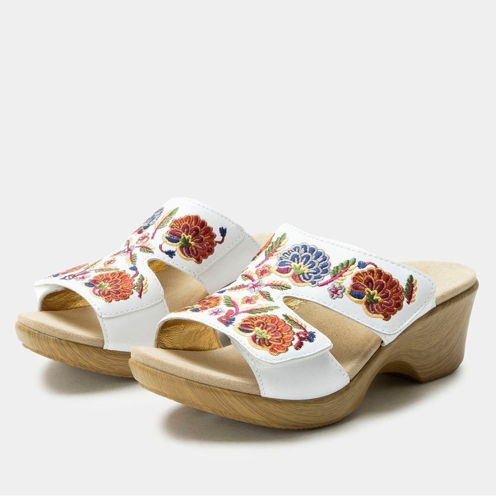 Alegria Linn Needles And Pins Floral Embroidered White Sandals Size 41 (10.5-11)